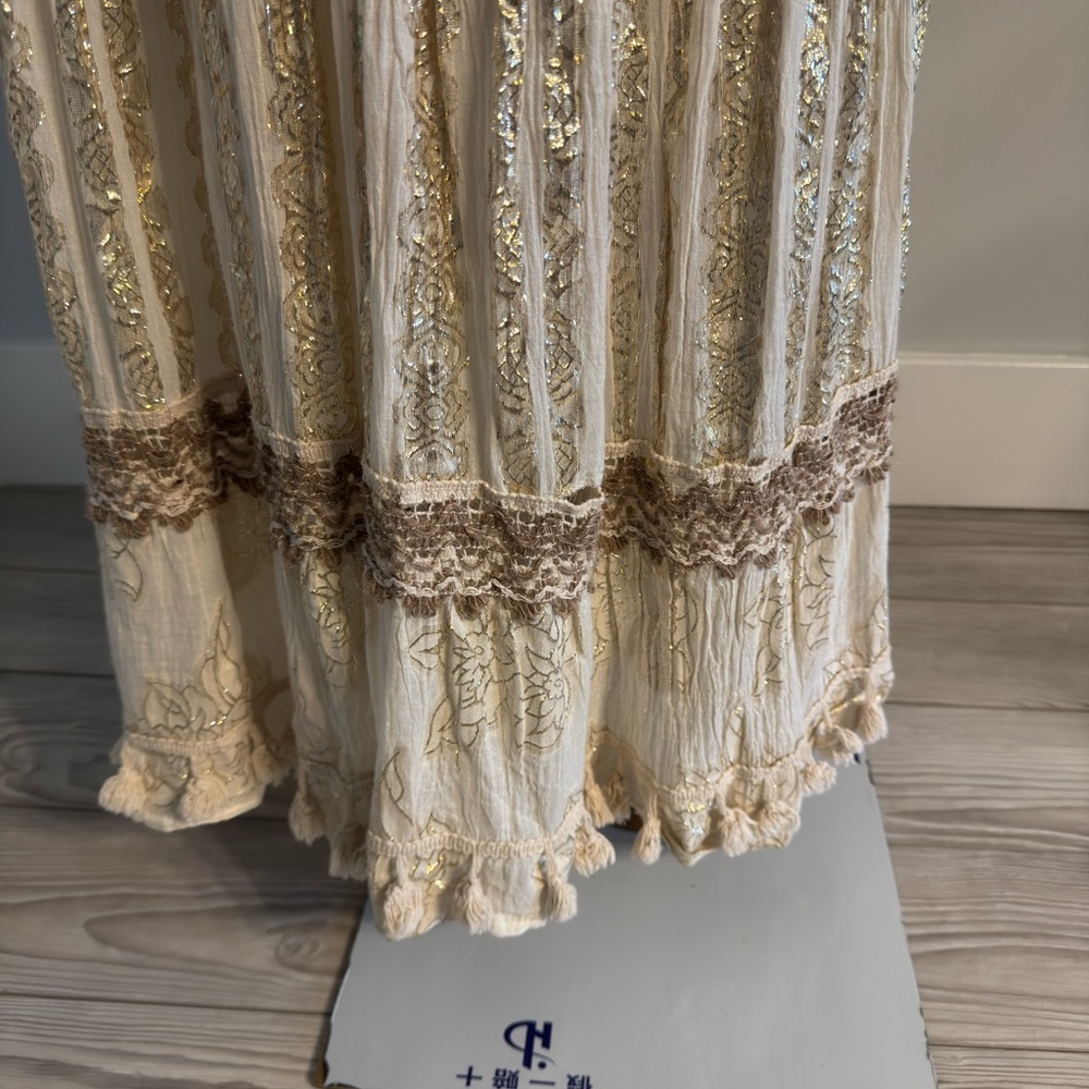 Chic Cream and Gold Lace Maxi Dress NWOT - Picture 6 of 10